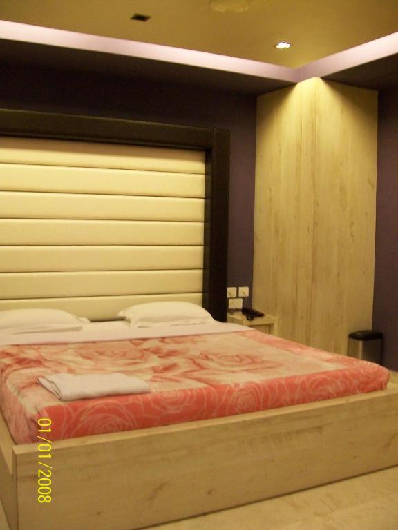 Hotel Victerrace Regency Calcutá Quarto foto